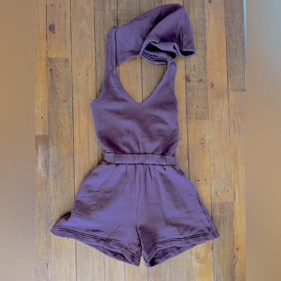FREE PEOPLE Beach Halter hooded shorts romper Soft Terry plum color Sz XS - Picture 5 of 16